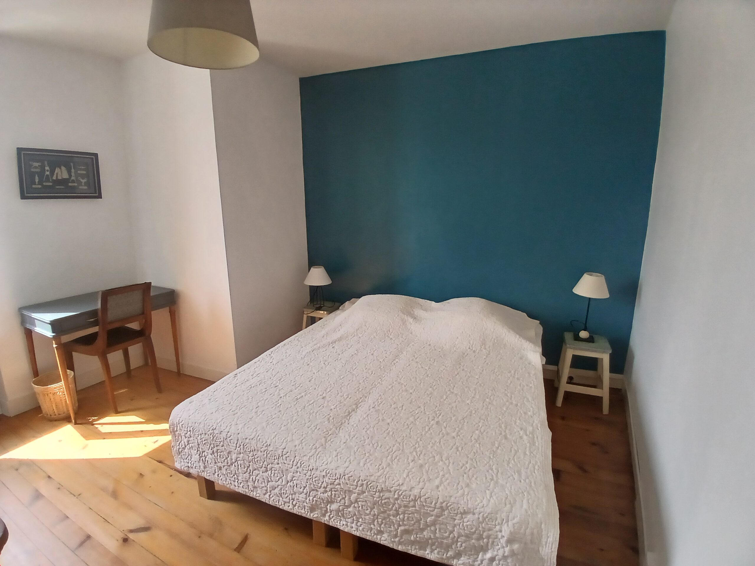 Chambre bleue avec un lit double 160 X 200 (2 lits de 80 X 200)