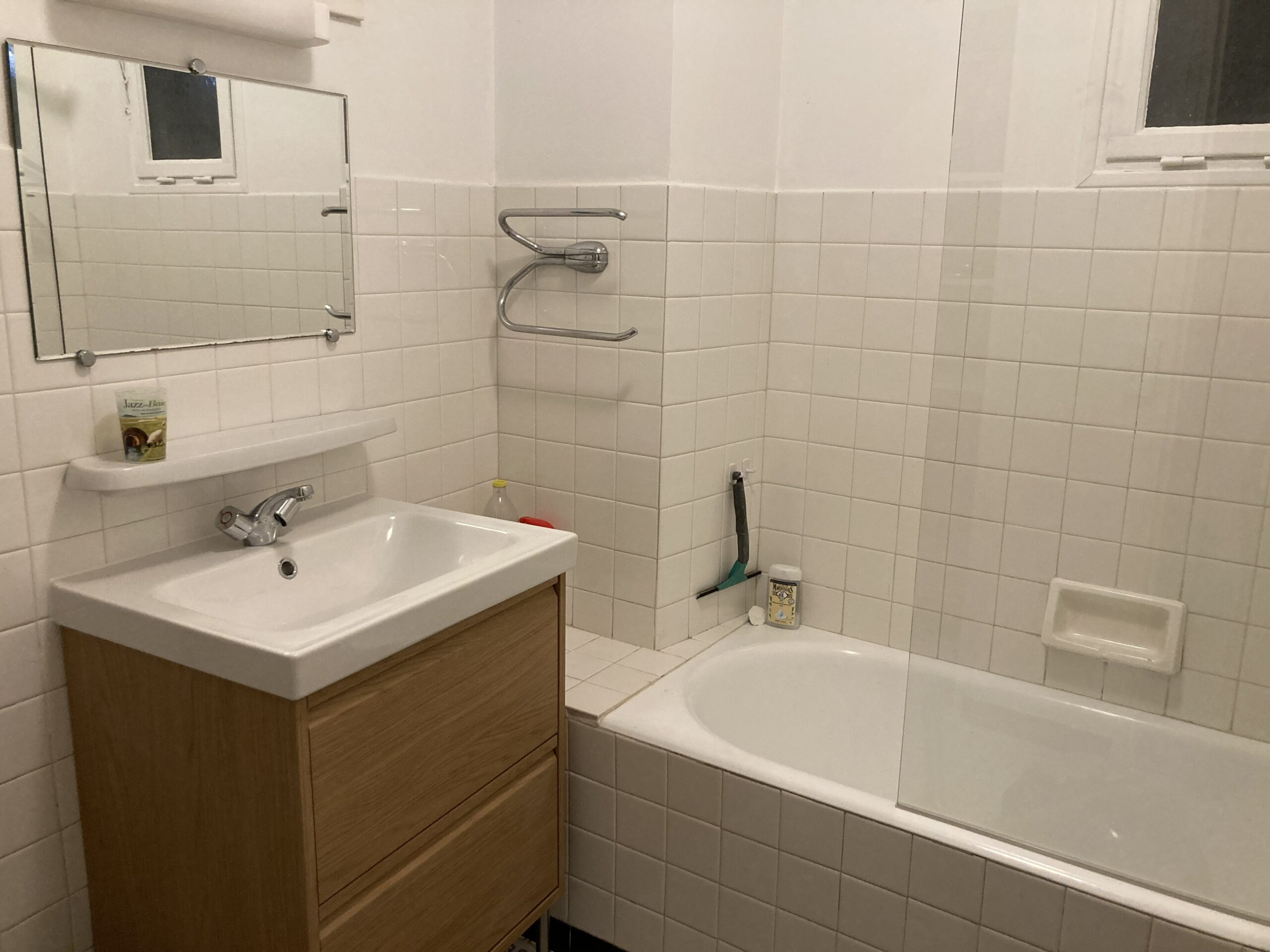 Salle de bain du rdc avec baignoire